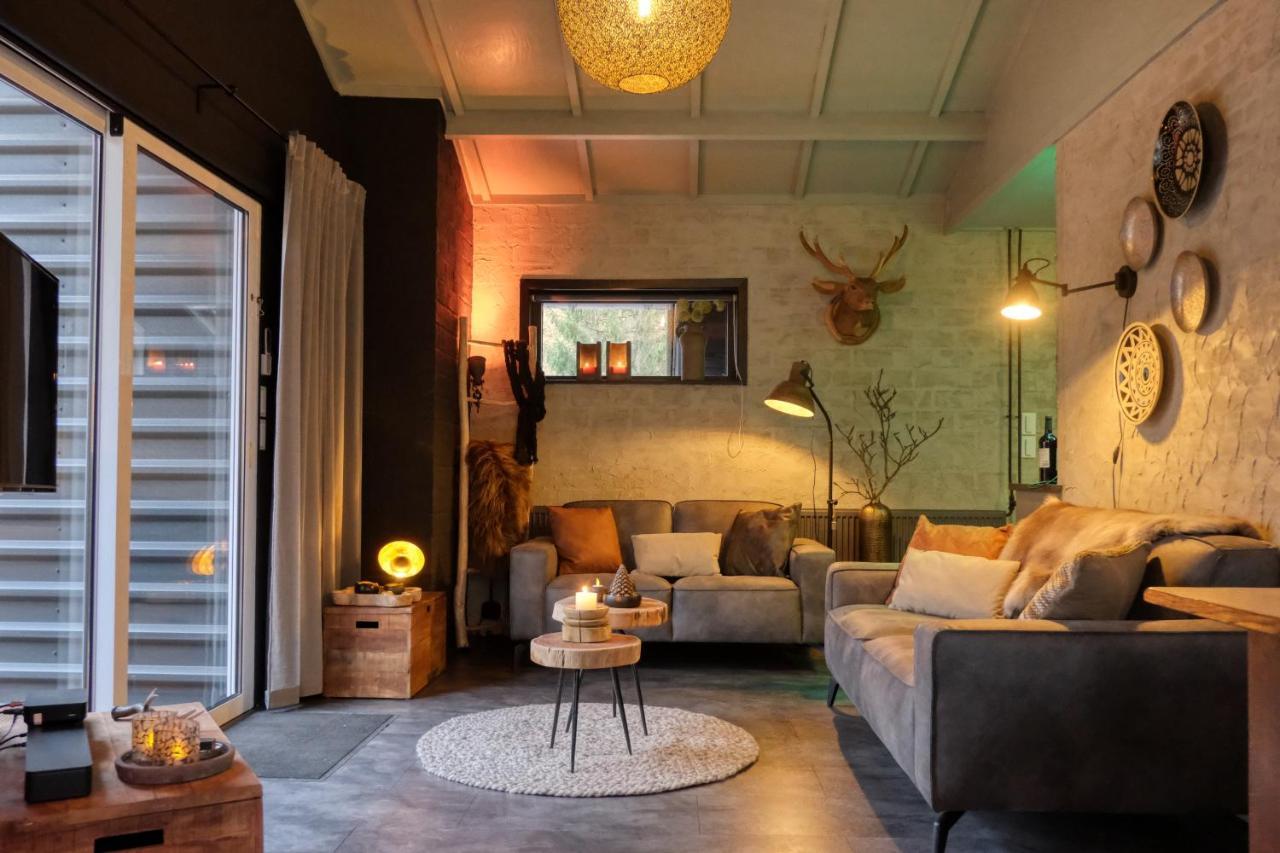 Lodge In Een Bosrijke Omgeving Met Hottub & Sauna Opt Rheezerveen Exterior photo