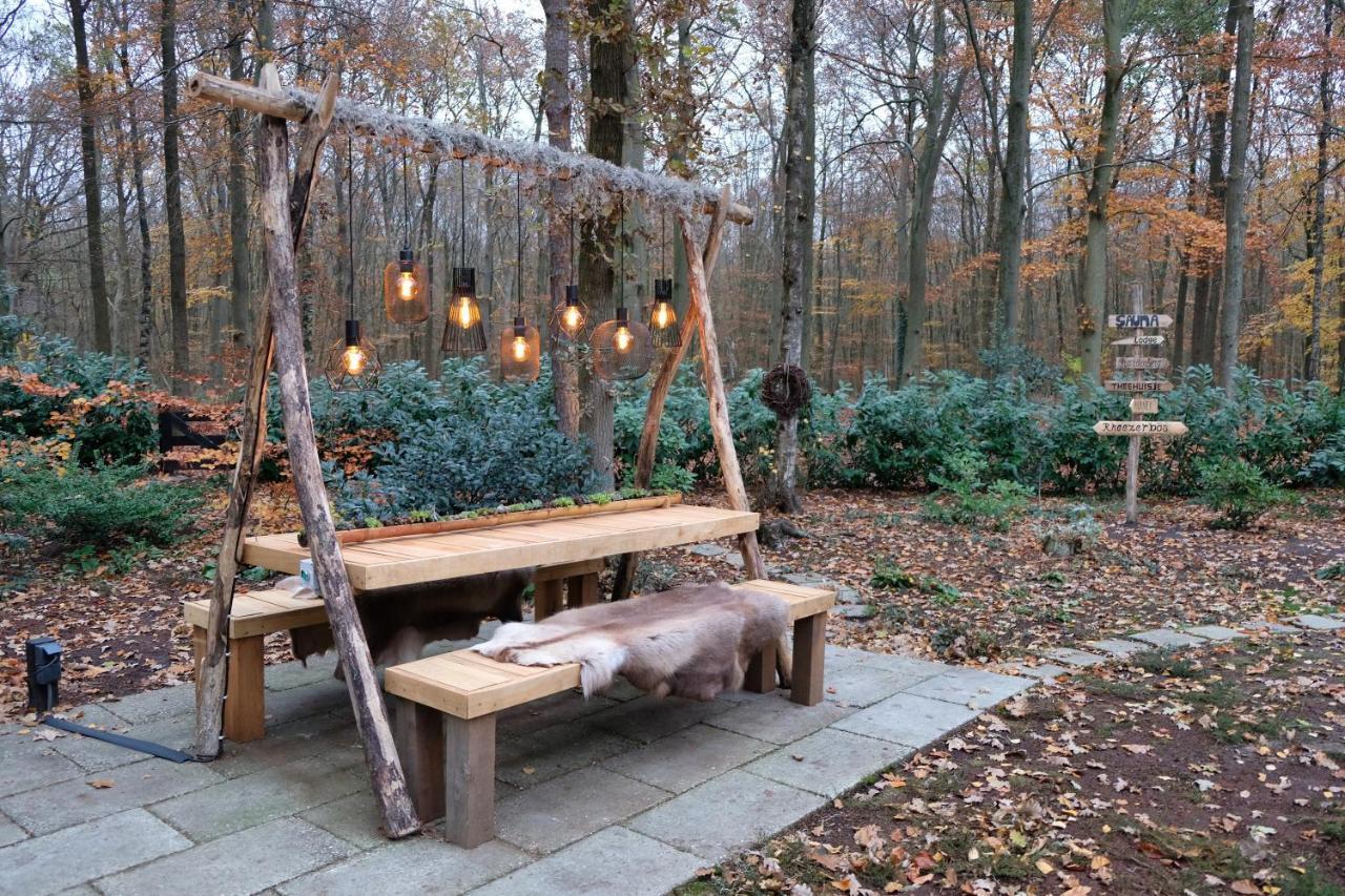 Lodge In Een Bosrijke Omgeving Met Hottub & Sauna Opt Rheezerveen Exterior photo