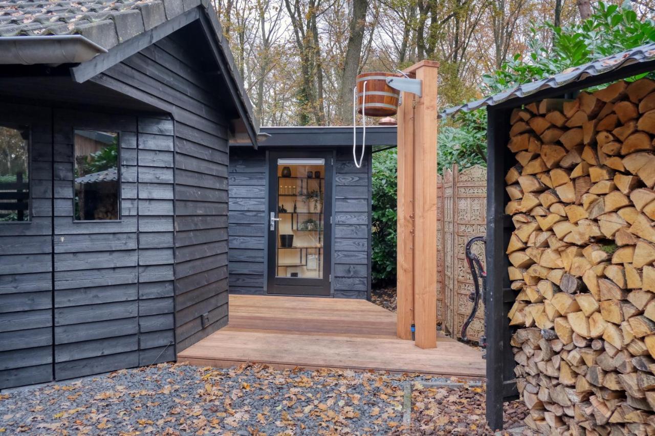 Lodge In Een Bosrijke Omgeving Met Hottub & Sauna Opt Rheezerveen Exterior photo